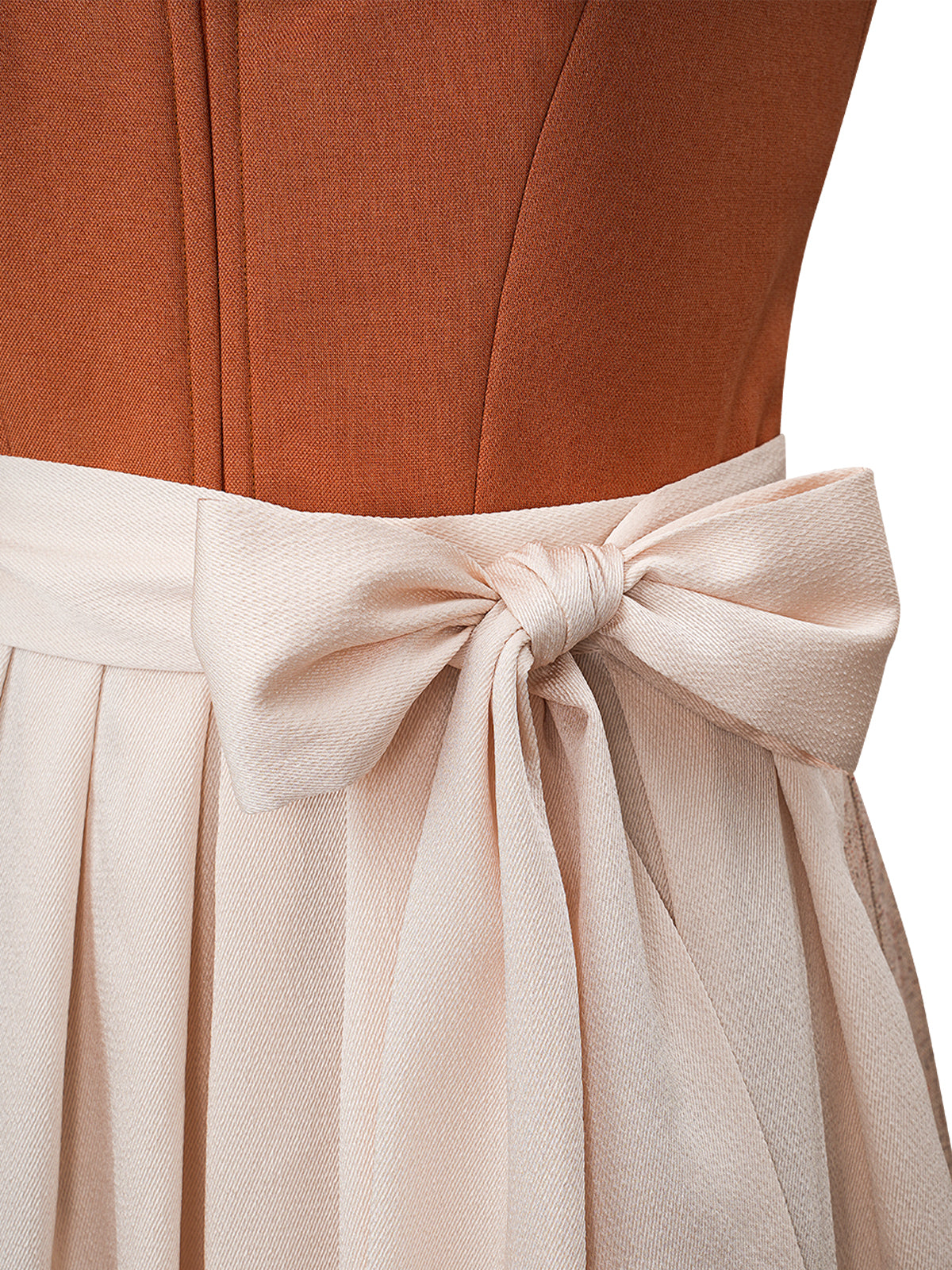 Dirndl Jan im traditionellen Trachtenstil
