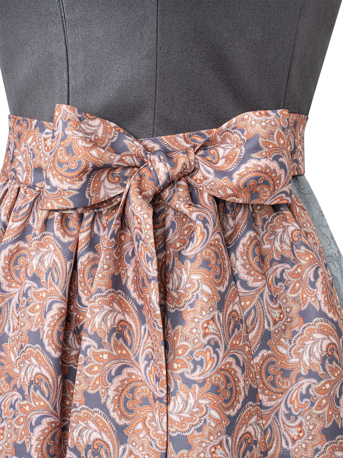 Dirndl Marta im traditionellen Trachtenstil in Grau