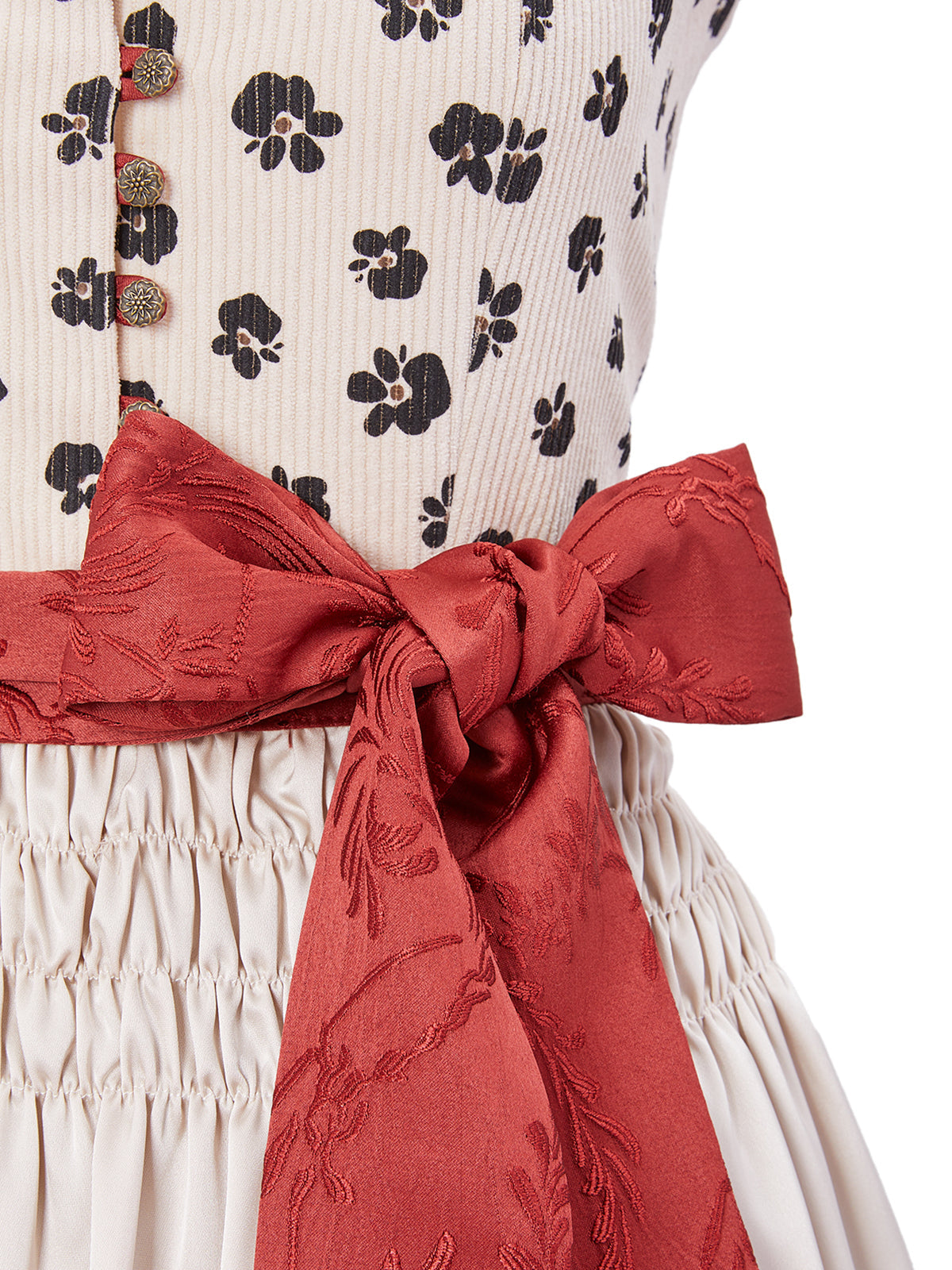 Dirndl Creme Schwarz Helles Rot im traditionellen Trachtenstil