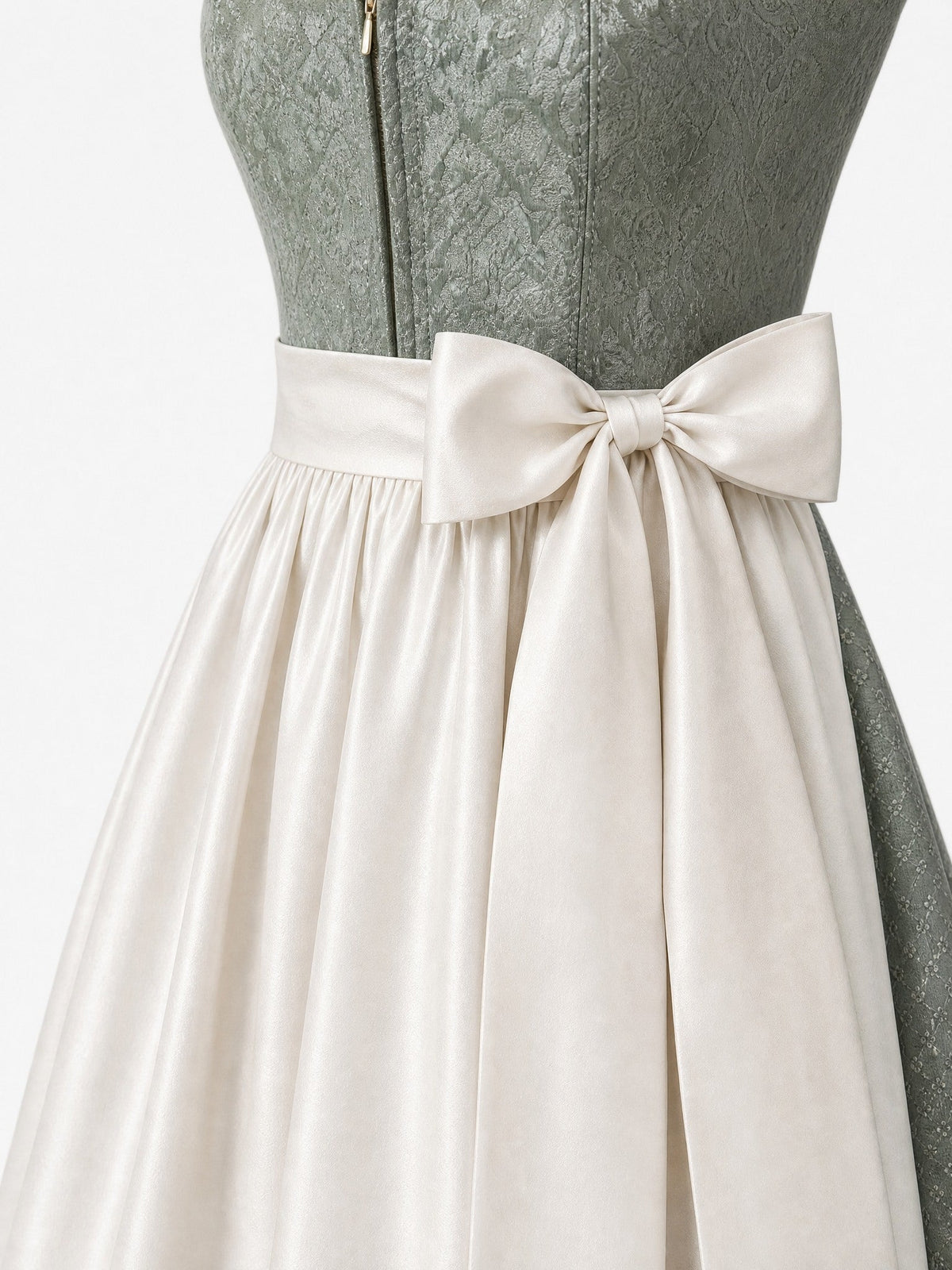 Dirndl Franziska in Mineralgrün mit Elfenbein Schürze - Detailansicht Taille und Schleife