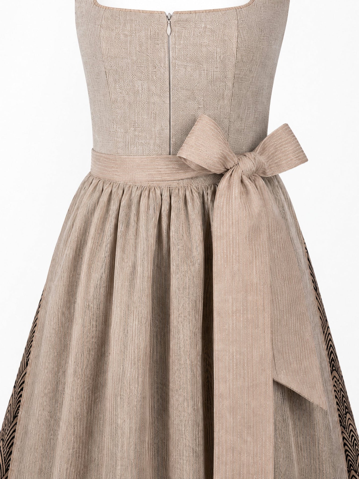 Dirndl Clara in Salbeigrün mit Perlgrau Schürze - Detailansicht Taille und Schleife