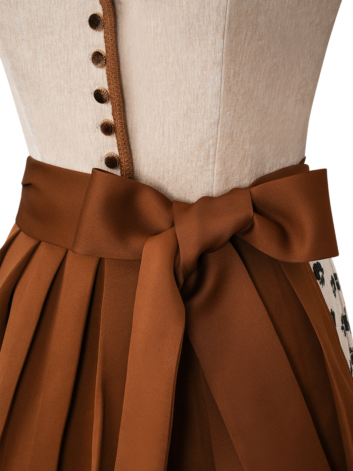 Dirndl Mariella im traditionellen Trachtenstil in Braun