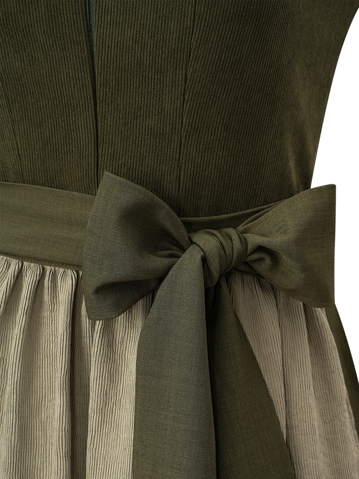 Trachtenkleid Kira In Tannengrunes mit elegantem Design in Grün