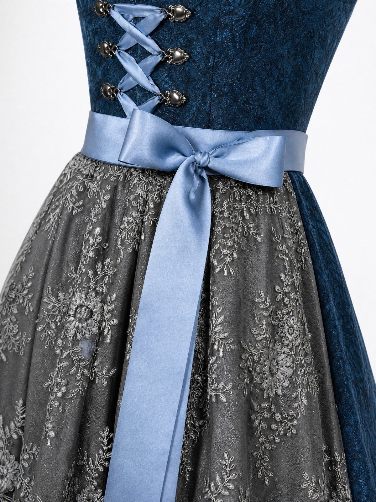 Dirndl Carolin in Dunkelpetrol mit Schiefergrau Schürze - Detailansicht Taille und Schleife