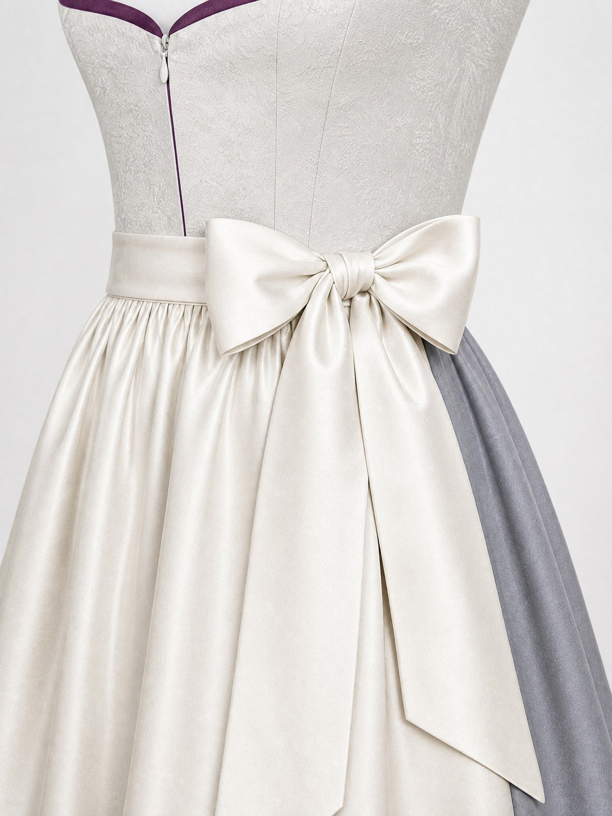 Dirndl Paula in Perlgrau mit Elfenbein Schürze - Detailansicht Taille und Schleife