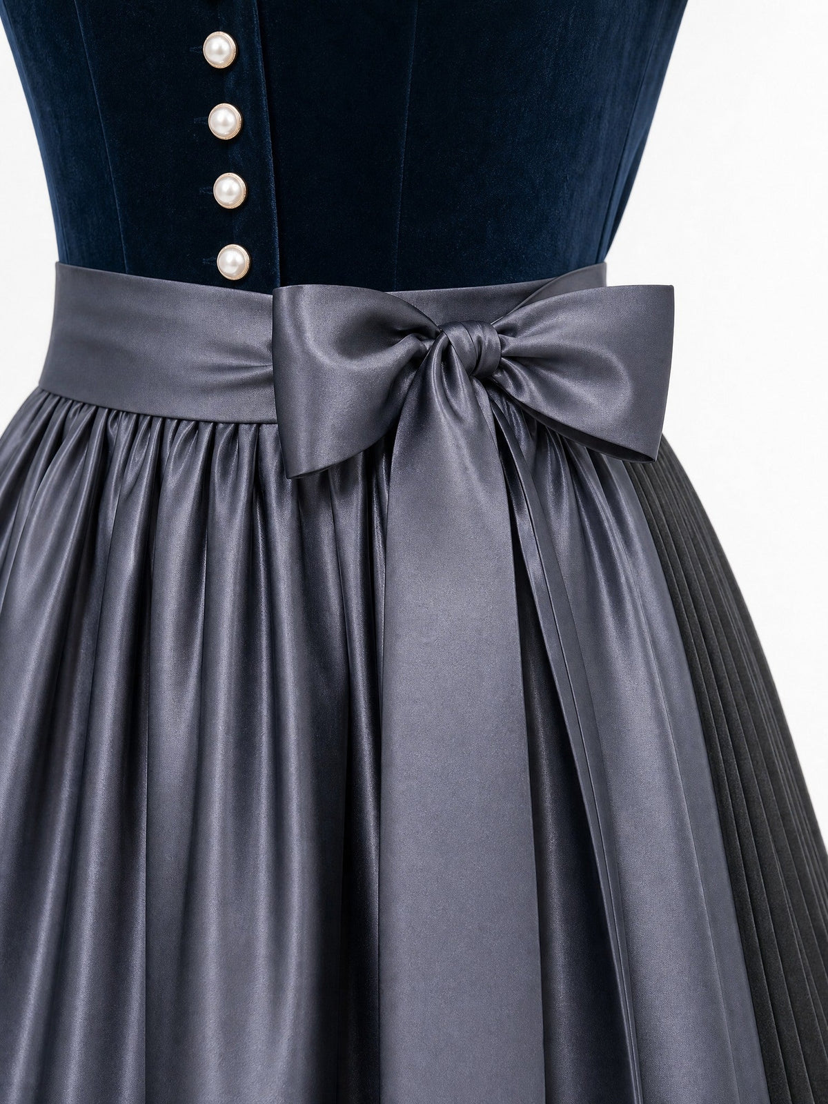 Dirndl Enna in Dunkelpetrol mit Schiefergrau Schürze - Detailansicht Taille und Schleife